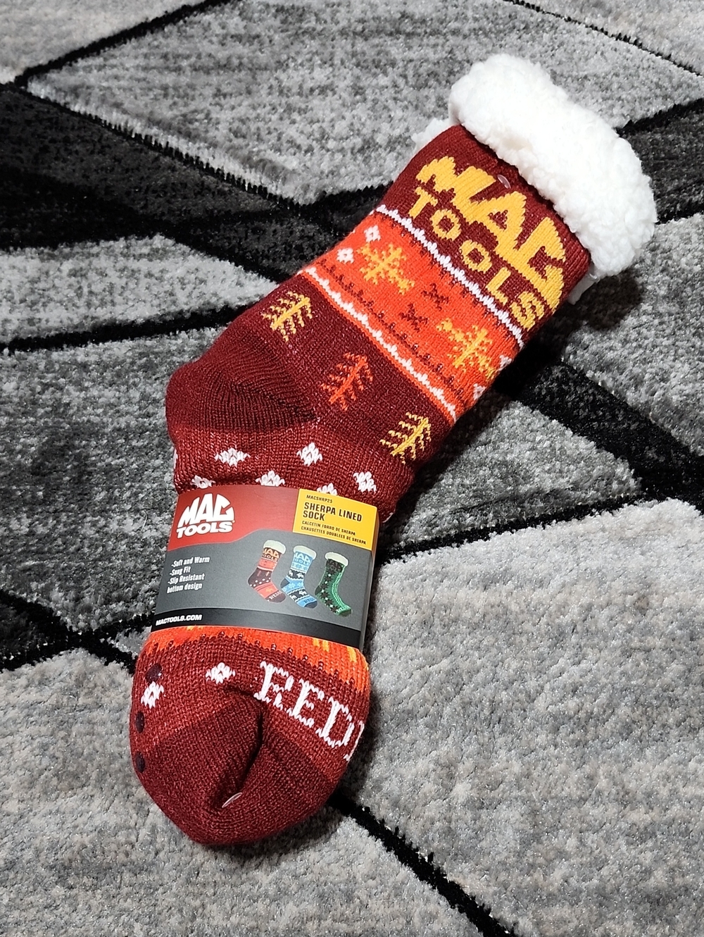 MAC TOOL UNISEX SHERPA-LINED WINTER KNIT HOLIDAY DESIGN NON-GRIP SOCKS